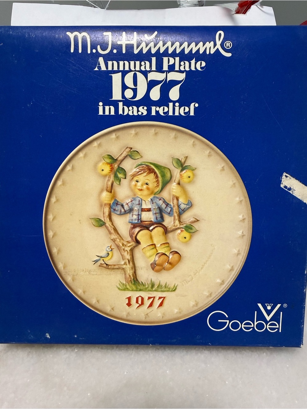Hummel 1977 Annual Plate -with original box